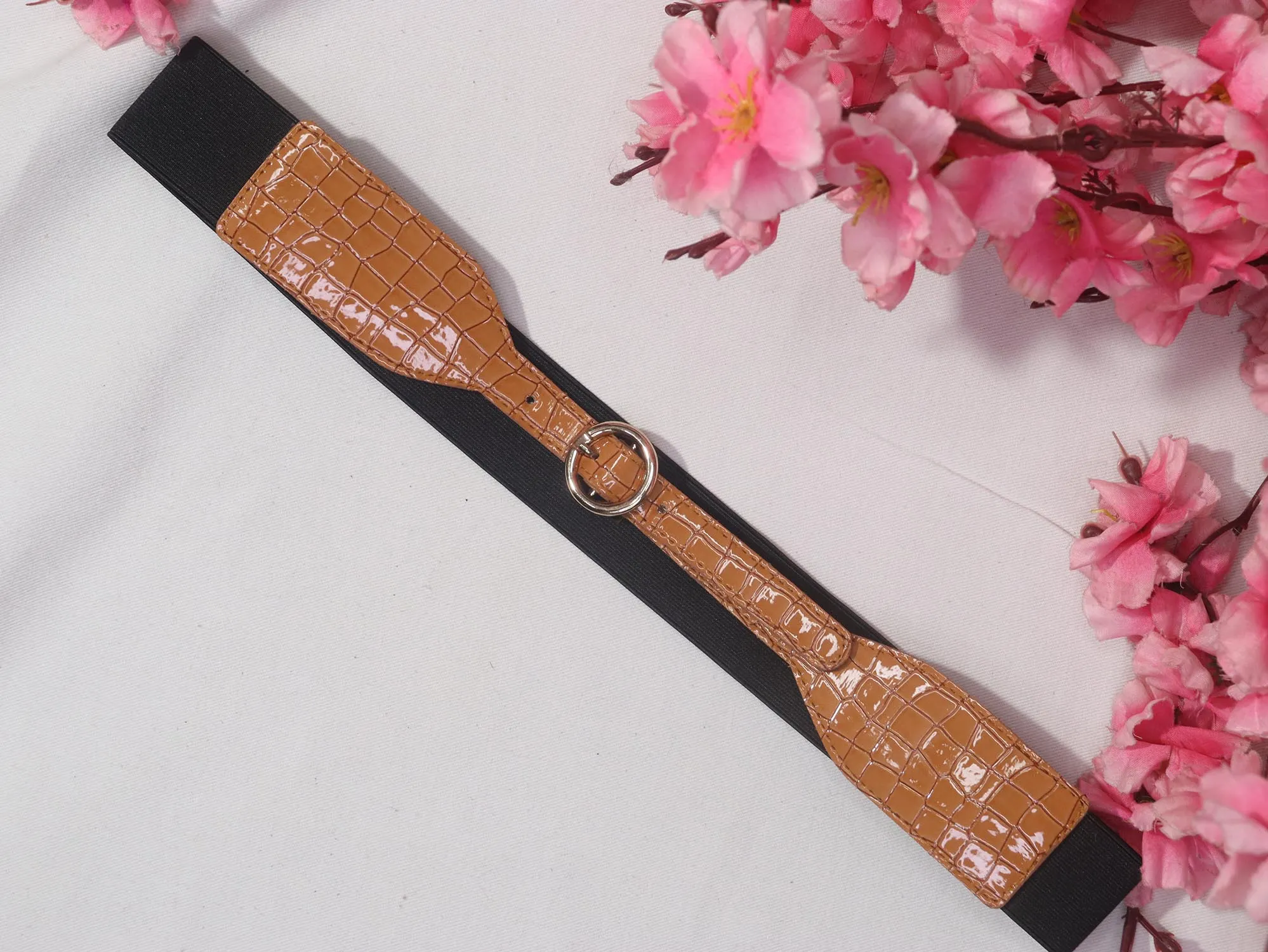 Stylish Brown Faux Leather Belt: Elastic Buckle Accessory